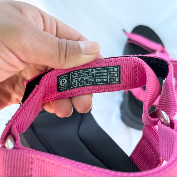 TEVA | JADITO UNIVERSAL PLATFORM CHUNKY TECH SANDAL IN FUCHSIA SIZE 8 - Picture 8 of 9